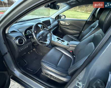 Серый Хендай Kona, объемом двигателя 0 л и пробегом 63 тыс. км за 18900 $, фото 17 на Automoto.ua