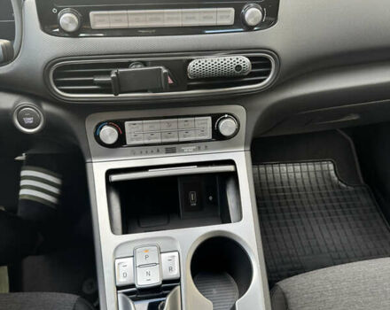 Сірий Хендай Kona, об'ємом двигуна 0 л та пробігом 19 тис. км за 17400 $, фото 29 на Automoto.ua