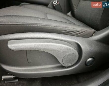 Серый Хендай Kona, объемом двигателя 0 л и пробегом 50 тыс. км за 17650 $, фото 55 на Automoto.ua