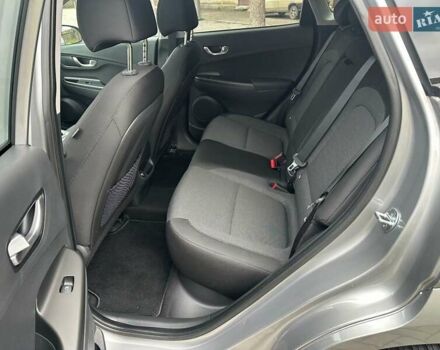 Серый Хендай Kona, объемом двигателя 0 л и пробегом 61 тыс. км за 17900 $, фото 23 на Automoto.ua