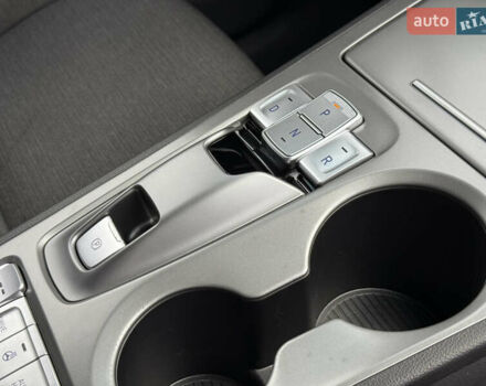 Серый Хендай Kona, объемом двигателя 0 л и пробегом 56 тыс. км за 17299 $, фото 41 на Automoto.ua