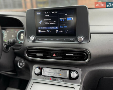 Серый Хендай Kona, объемом двигателя 0 л и пробегом 52 тыс. км за 17299 $, фото 52 на Automoto.ua