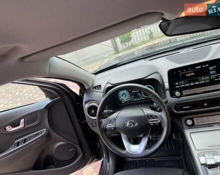 Серый Хендай Kona, объемом двигателя 0 л и пробегом 114 тыс. км за 19950 $, фото 22 на Automoto.ua