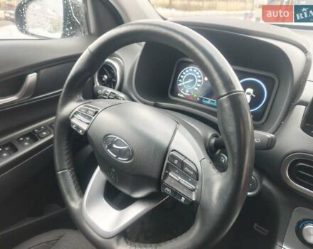 Серый Хендай Kona, объемом двигателя 0 л и пробегом 50 тыс. км за 17650 $, фото 66 на Automoto.ua