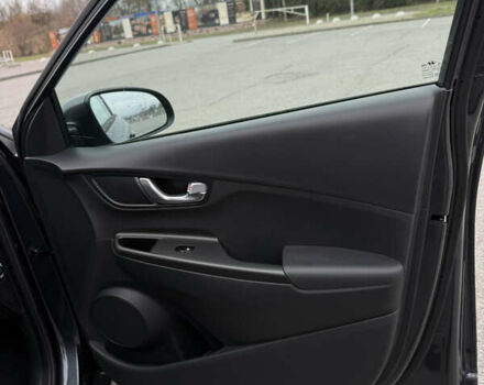 Серый Хендай Kona, объемом двигателя 0 л и пробегом 39 тыс. км за 16999 $, фото 32 на Automoto.ua