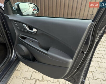 Серый Хендай Kona, объемом двигателя 0 л и пробегом 41 тыс. км за 18000 $, фото 32 на Automoto.ua