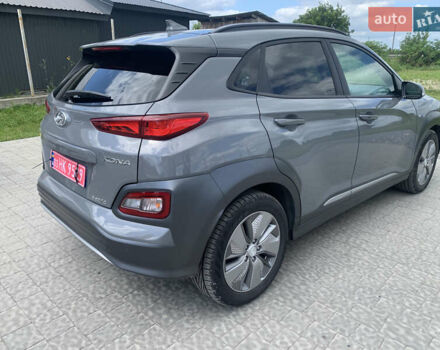 Сірий Хендай Kona, об'ємом двигуна 0 л та пробігом 66 тис. км за 18562 $, фото 3 на Automoto.ua