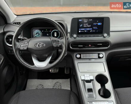 Серый Хендай Kona, объемом двигателя 0 л и пробегом 52 тыс. км за 17299 $, фото 54 на Automoto.ua