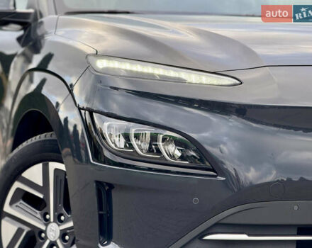 Серый Хендай Kona, объемом двигателя 0 л и пробегом 56 тыс. км за 17299 $, фото 4 на Automoto.ua