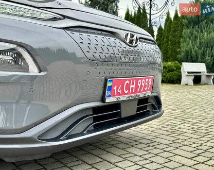 Серый Хендай Kona, объемом двигателя 0 л и пробегом 82 тыс. км за 17888 $, фото 12 на Automoto.ua