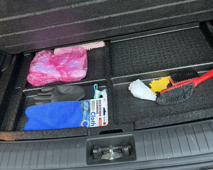 Серый Хендай Kona, объемом двигателя 0 л и пробегом 74 тыс. км за 18100 $, фото 14 на Automoto.ua