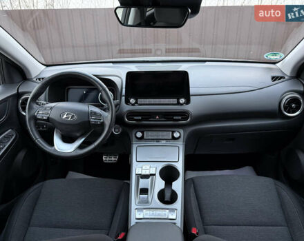 Сірий Хендай Kona, об'ємом двигуна 0 л та пробігом 88 тис. км за 17600 $, фото 23 на Automoto.ua