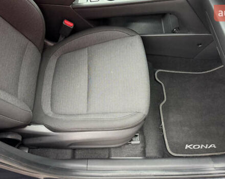 Серый Хендай Kona, объемом двигателя 0 л и пробегом 50 тыс. км за 18500 $, фото 56 на Automoto.ua