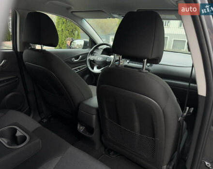 Серый Хендай Kona, объемом двигателя 0 л и пробегом 56 тыс. км за 17299 $, фото 52 на Automoto.ua