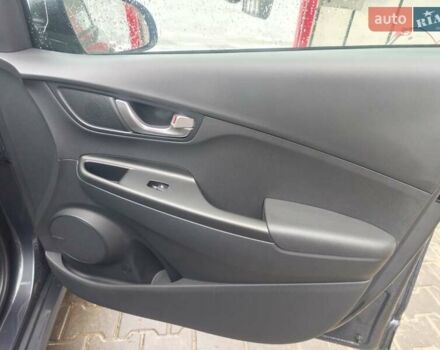 Серый Хендай Kona, объемом двигателя 0 л и пробегом 50 тыс. км за 17650 $, фото 52 на Automoto.ua