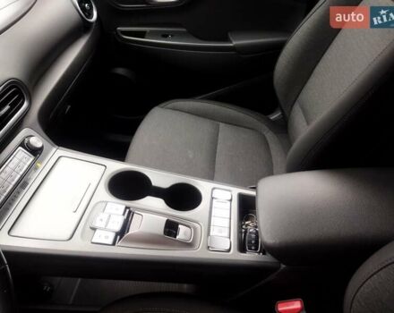 Серый Хендай Kona, объемом двигателя 0 л и пробегом 30 тыс. км за 15999 $, фото 17 на Automoto.ua