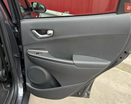 Серый Хендай Kona, объемом двигателя 0 л и пробегом 50 тыс. км за 18500 $, фото 48 на Automoto.ua