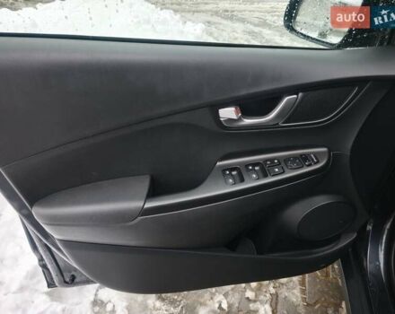 Серый Хендай Kona, объемом двигателя 0 л и пробегом 50 тыс. км за 17650 $, фото 49 на Automoto.ua