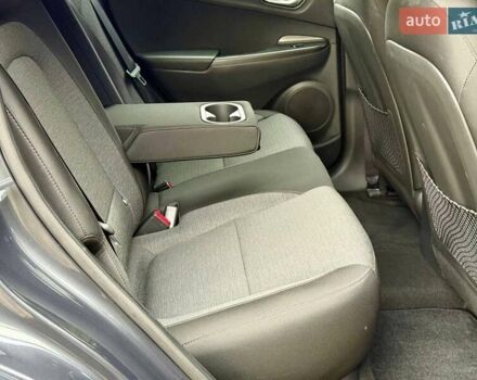 Сірий Хендай Kona, об'ємом двигуна 0 л та пробігом 44 тис. км за 16999 $, фото 23 на Automoto.ua