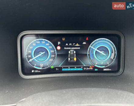 Серый Хендай Kona, объемом двигателя 0 л и пробегом 38 тыс. км за 17800 $, фото 7 на Automoto.ua