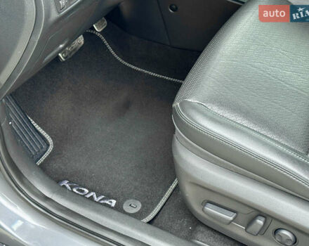 Серый Хендай Kona, объемом двигателя 0 л и пробегом 82 тыс. км за 17888 $, фото 33 на Automoto.ua