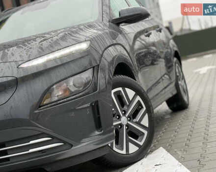 Серый Хендай Kona, объемом двигателя 0 л и пробегом 52 тыс. км за 17299 $, фото 4 на Automoto.ua