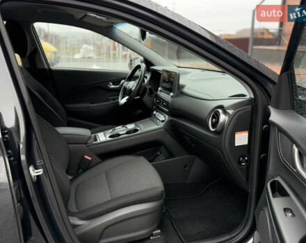 Серый Хендай Kona, объемом двигателя 0 л и пробегом 52 тыс. км за 17299 $, фото 45 на Automoto.ua