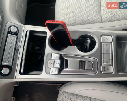 Сірий Хендай Kona, об'ємом двигуна 0 л та пробігом 66 тис. км за 18562 $, фото 9 на Automoto.ua