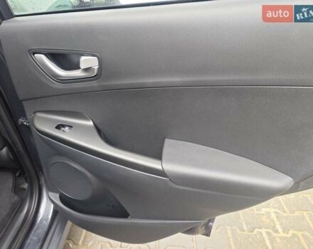 Серый Хендай Kona, объемом двигателя 0 л и пробегом 50 тыс. км за 17650 $, фото 51 на Automoto.ua