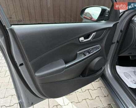 Сірий Хендай Kona, об'ємом двигуна 0 л та пробігом 88 тис. км за 17600 $, фото 17 на Automoto.ua