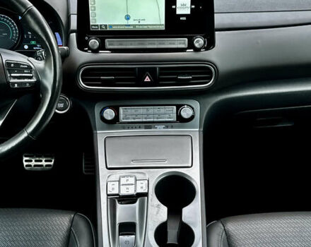 Серый Хендай Kona, объемом двигателя 0 л и пробегом 82 тыс. км за 17888 $, фото 58 на Automoto.ua