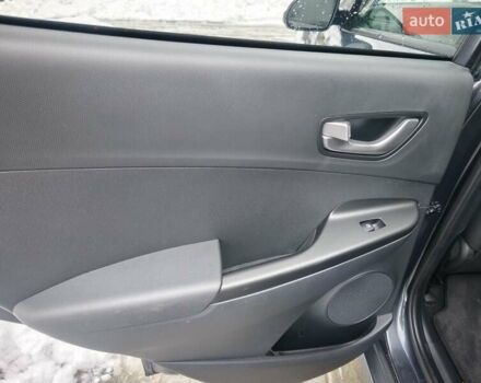 Серый Хендай Kona, объемом двигателя 0 л и пробегом 50 тыс. км за 17650 $, фото 50 на Automoto.ua