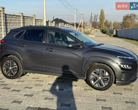 Серый Хендай Kona, объемом двигателя 0 л и пробегом 51 тыс. км за 16999 $, фото 4 на Automoto.ua