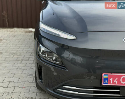 Серый Хендай Kona, объемом двигателя 0 л и пробегом 41 тыс. км за 18000 $, фото 5 на Automoto.ua