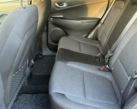 Серый Хендай Kona, объемом двигателя 0 л и пробегом 42 тыс. км за 17900 $, фото 23 на Automoto.ua