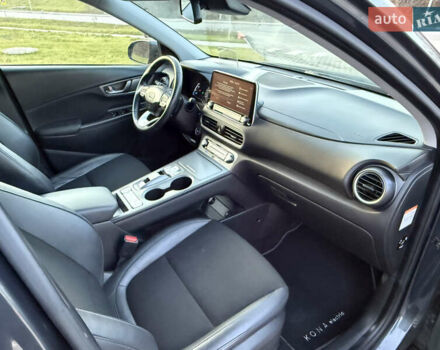 Серый Хендай Kona, объемом двигателя 0 л и пробегом 71 тыс. км за 17999 $, фото 30 на Automoto.ua