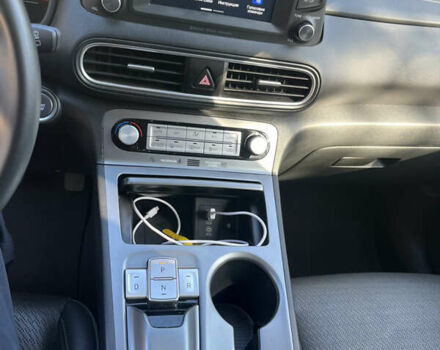 Серый Хендай Kona, объемом двигателя 0 л и пробегом 69 тыс. км за 17500 $, фото 8 на Automoto.ua