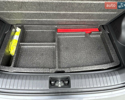 Серый Хендай Kona, объемом двигателя 0 л и пробегом 82 тыс. км за 17888 $, фото 83 на Automoto.ua