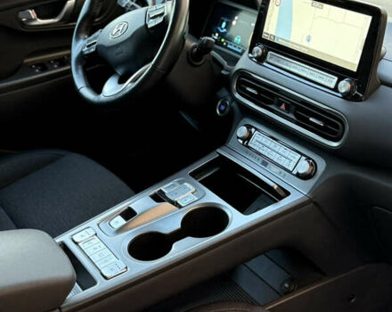 Серый Хендай Kona, объемом двигателя 0 л и пробегом 42 тыс. км за 17900 $, фото 29 на Automoto.ua