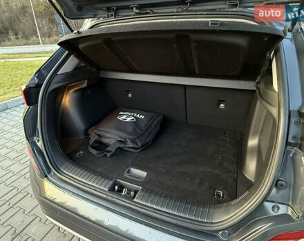 Серый Хендай Kona, объемом двигателя 0 л и пробегом 71 тыс. км за 17999 $, фото 24 на Automoto.ua