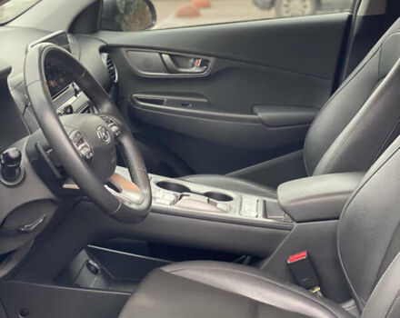 Серый Хендай Kona, объемом двигателя 0 л и пробегом 78 тыс. км за 17999 $, фото 31 на Automoto.ua