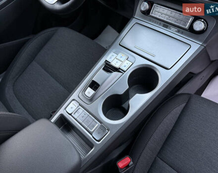 Сірий Хендай Kona, об'ємом двигуна 0 л та пробігом 88 тис. км за 17600 $, фото 22 на Automoto.ua