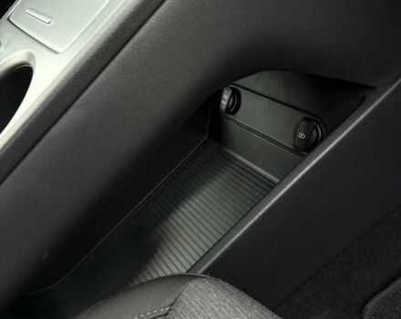 Серый Хендай Kona, объемом двигателя 0 л и пробегом 39 тыс. км за 16999 $, фото 35 на Automoto.ua