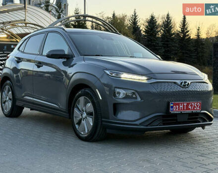 Серый Хендай Kona, объемом двигателя 0 л и пробегом 63 тыс. км за 18900 $, фото 5 на Automoto.ua