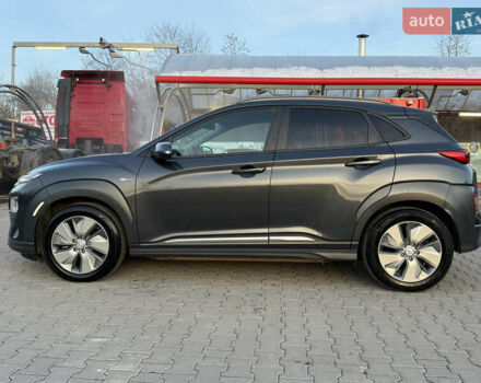 Серый Хендай Kona, объемом двигателя 0 л и пробегом 71 тыс. км за 17999 $, фото 11 на Automoto.ua