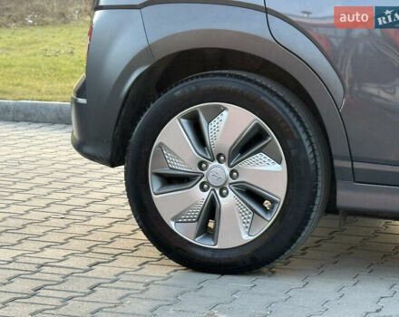 Серый Хендай Kona, объемом двигателя 0 л и пробегом 71 тыс. км за 17999 $, фото 13 на Automoto.ua