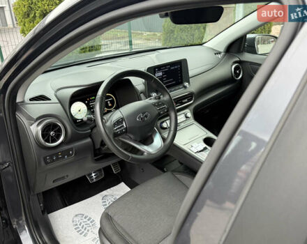 Серый Хендай Kona, объемом двигателя 0 л и пробегом 56 тыс. км за 17299 $, фото 32 на Automoto.ua