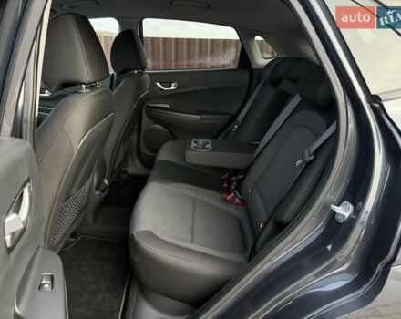 Серый Хендай Kona, объемом двигателя 0 л и пробегом 41 тыс. км за 18000 $, фото 17 на Automoto.ua