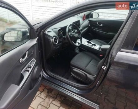 Серый Хендай Kona, объемом двигателя 0 л и пробегом 30 тыс. км за 15999 $, фото 15 на Automoto.ua