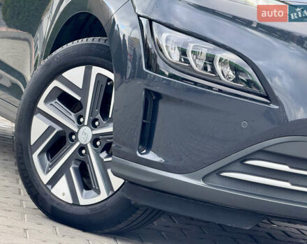 Серый Хендай Kona, объемом двигателя 0 л и пробегом 56 тыс. км за 17299 $, фото 6 на Automoto.ua